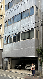 シークの入っているビルの外観