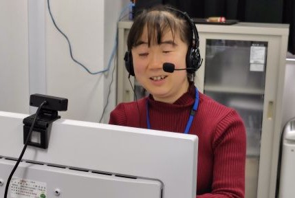 インタビュー中の幸田麻由