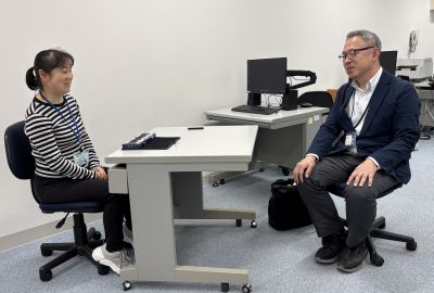 【写真】リラックスして笑顔で話す安藤さんと幸田。（インタビューは盛り上がり、予定時間を大幅に超えました！）