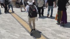 左に曲がって道なりに進む画像