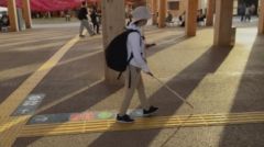 歩き始めた画像