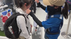 かけたヘッドセットを確認する画像