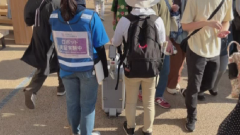 前が詰まる画像