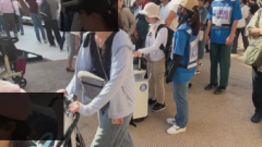 往来の激しいリング下周回道路の画像