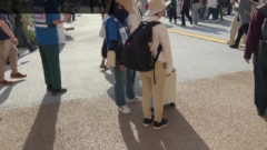 AIスーツケースに質問する画像