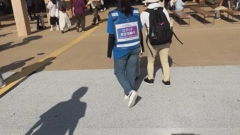 また右に回り込み始める画像