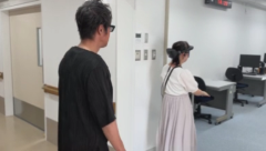 教室に入る画像