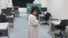 上下首を振って確認する画像