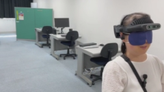 教室を出る画像