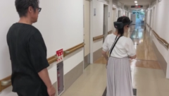 廊下に出て、元居た部屋に戻る画像