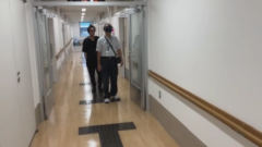 左に寄っている画像