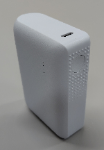 DE-C78L-10000WF 写真:DE-C78L-10000WF。USB Type-c挿込口を上、電源ボタンが右になるよう置いた外観。